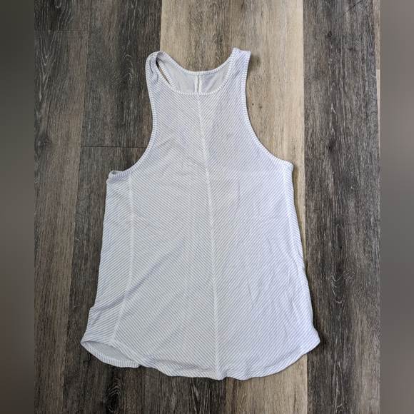 🍋 Lululemon Essence Tank 🍋 White, excellent used condition - Picture 2 of 8